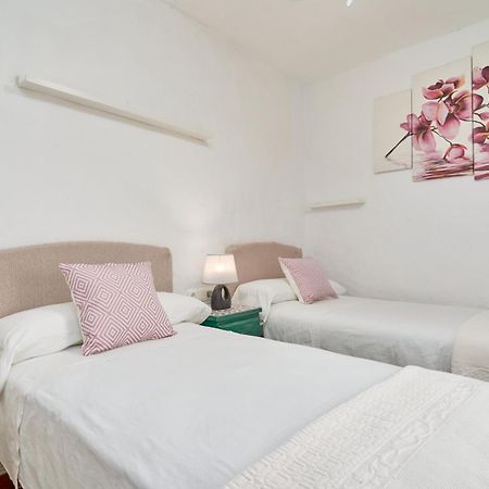 Casa Victoria G Villa Нерха Екстериор снимка
