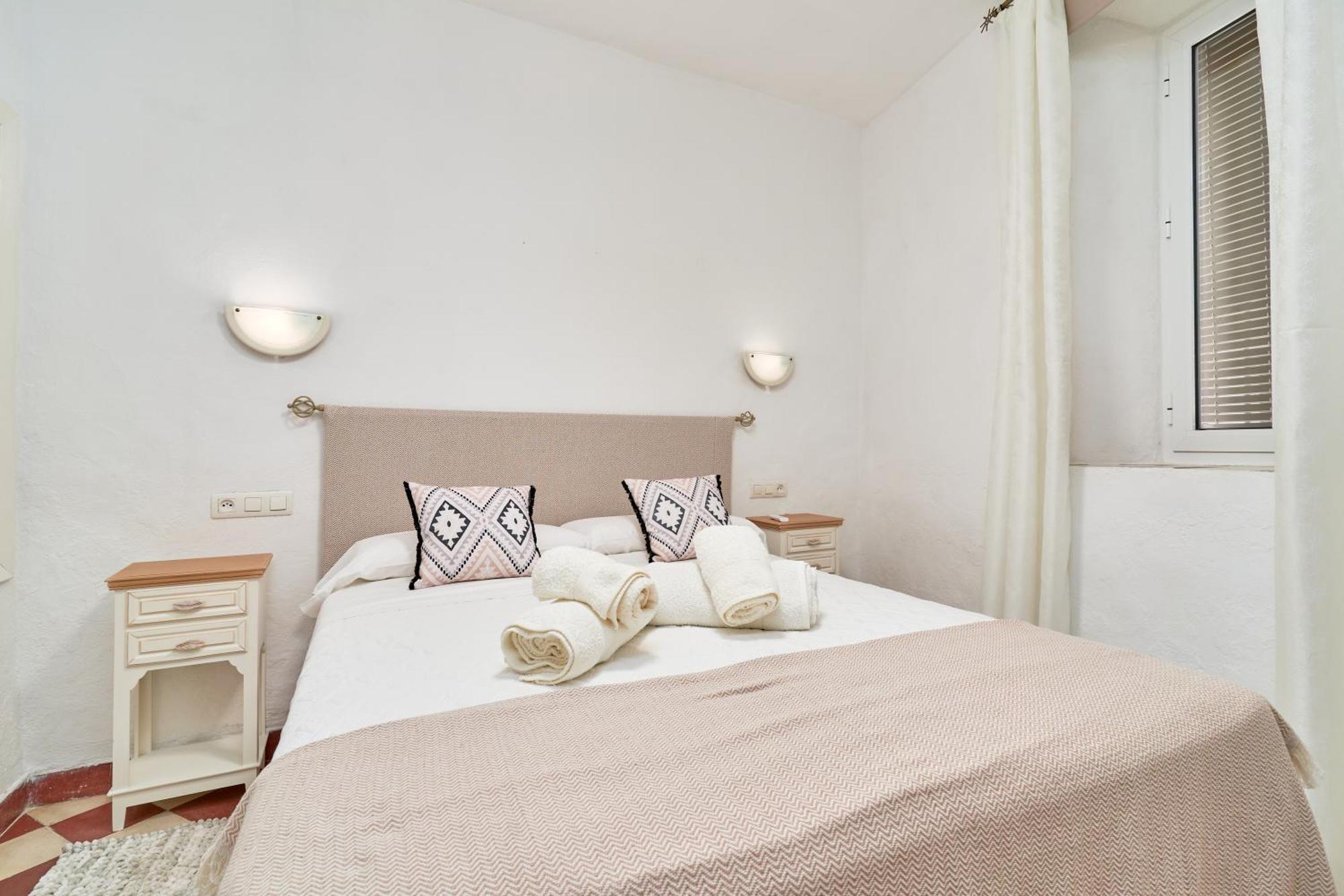 Casa Victoria G Villa Нерха Екстериор снимка